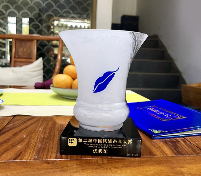 第二屆中國陶瓷茶具大賽獎(jiǎng)，獎(jiǎng)杯-650.jpg